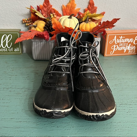 Sorel Out N About boots SZ8 - Picture 2 of 6